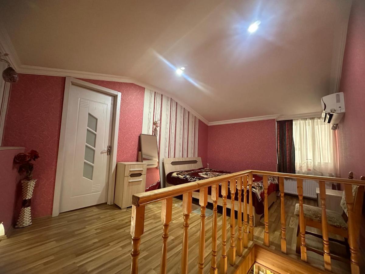Giorgi Apartment Tbilisi Buitenkant foto
