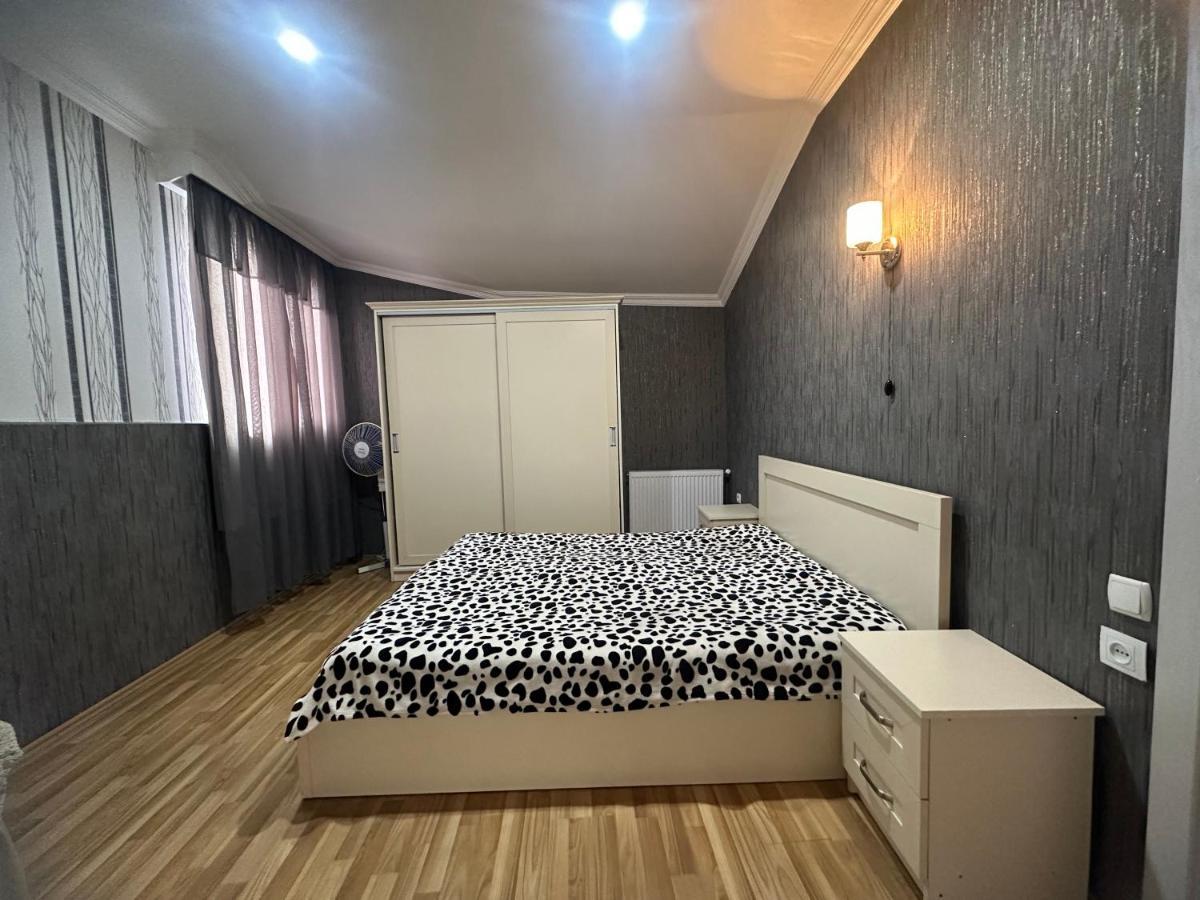 Giorgi Apartment Tbilisi Buitenkant foto