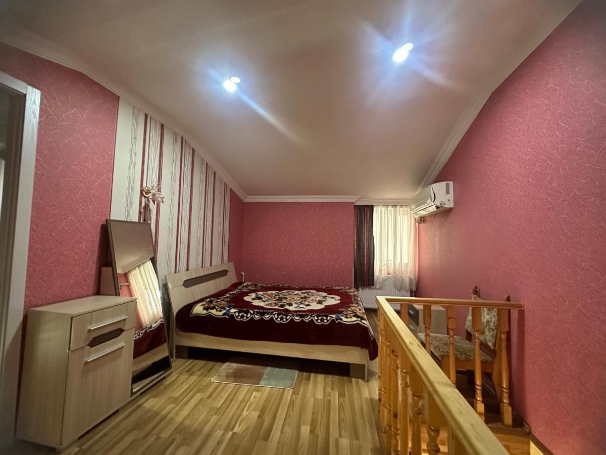 Giorgi Apartment Tbilisi Buitenkant foto