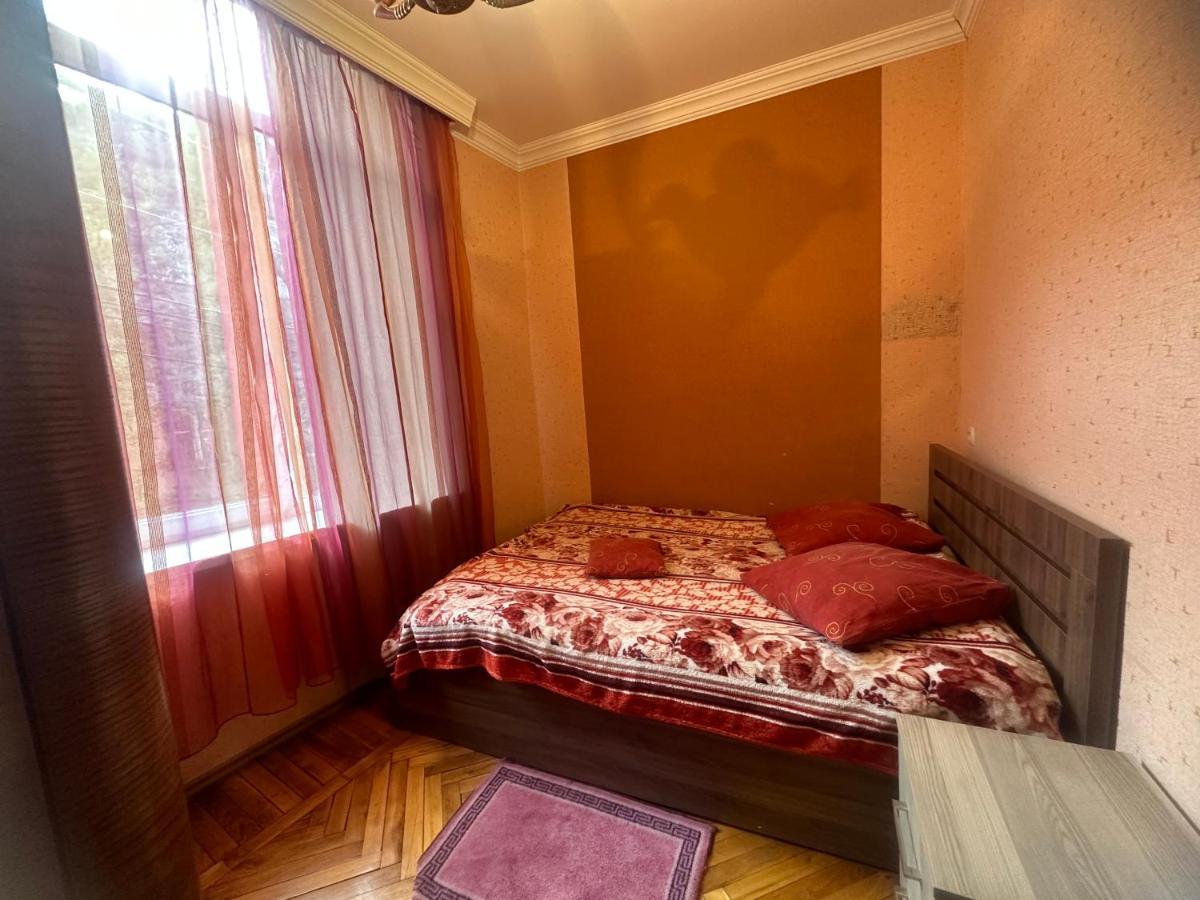 Giorgi Apartment Tbilisi Buitenkant foto