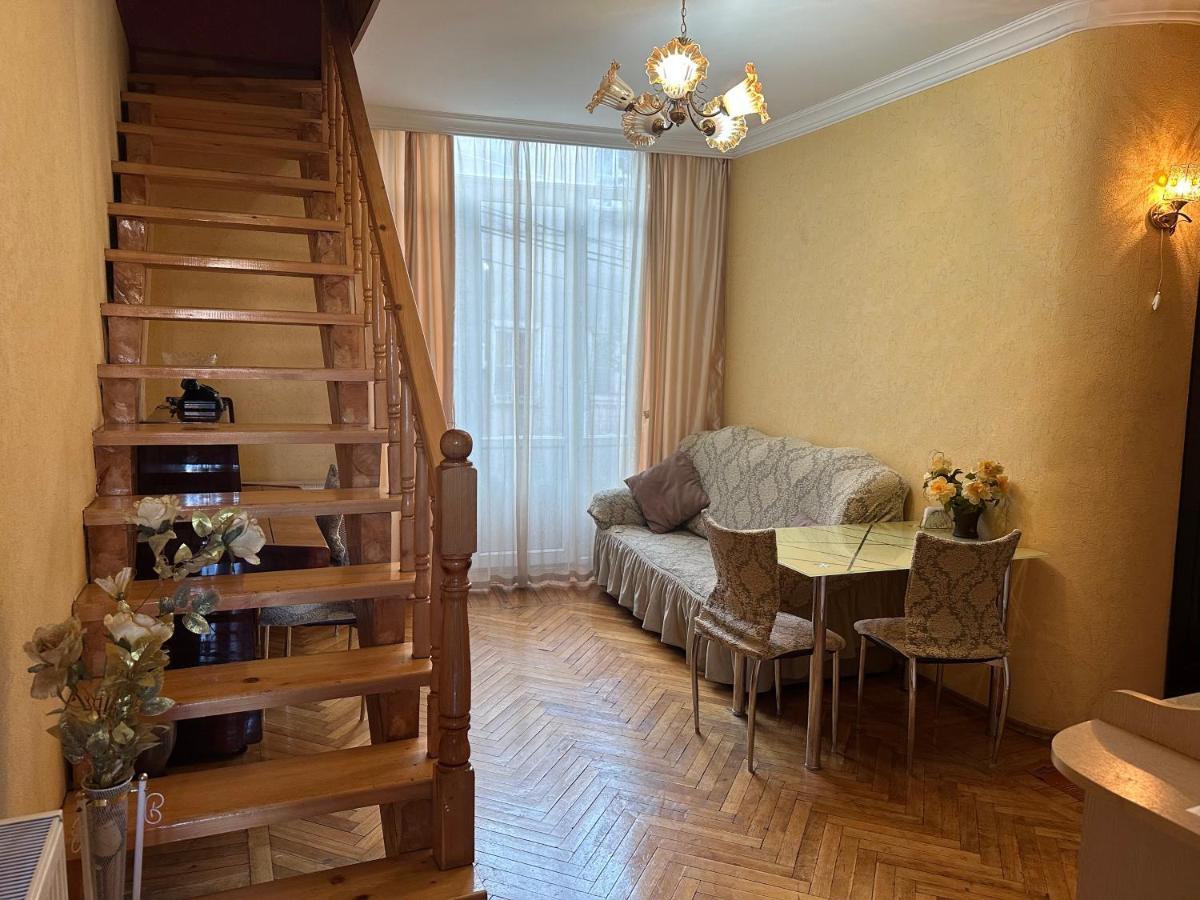 Giorgi Apartment Tbilisi Buitenkant foto