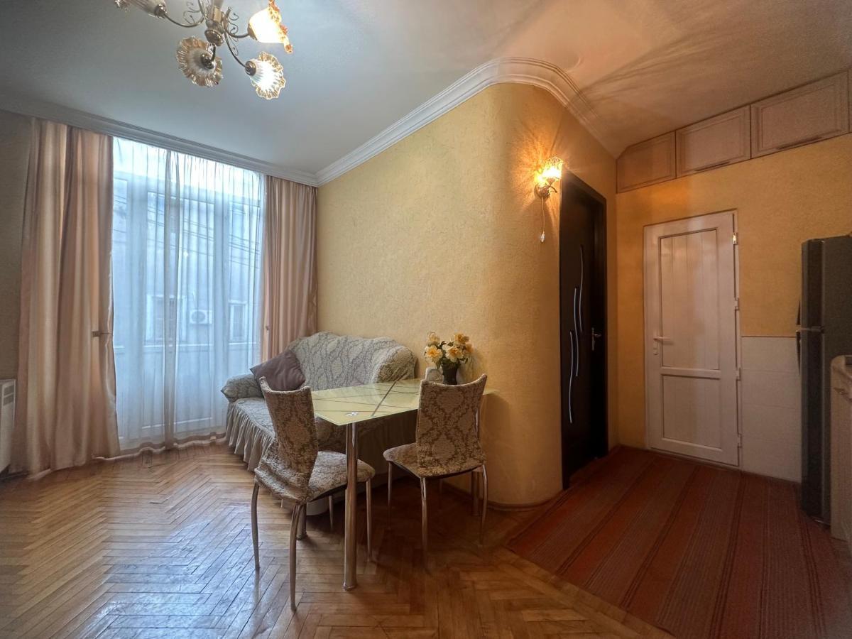 Giorgi Apartment Tbilisi Buitenkant foto