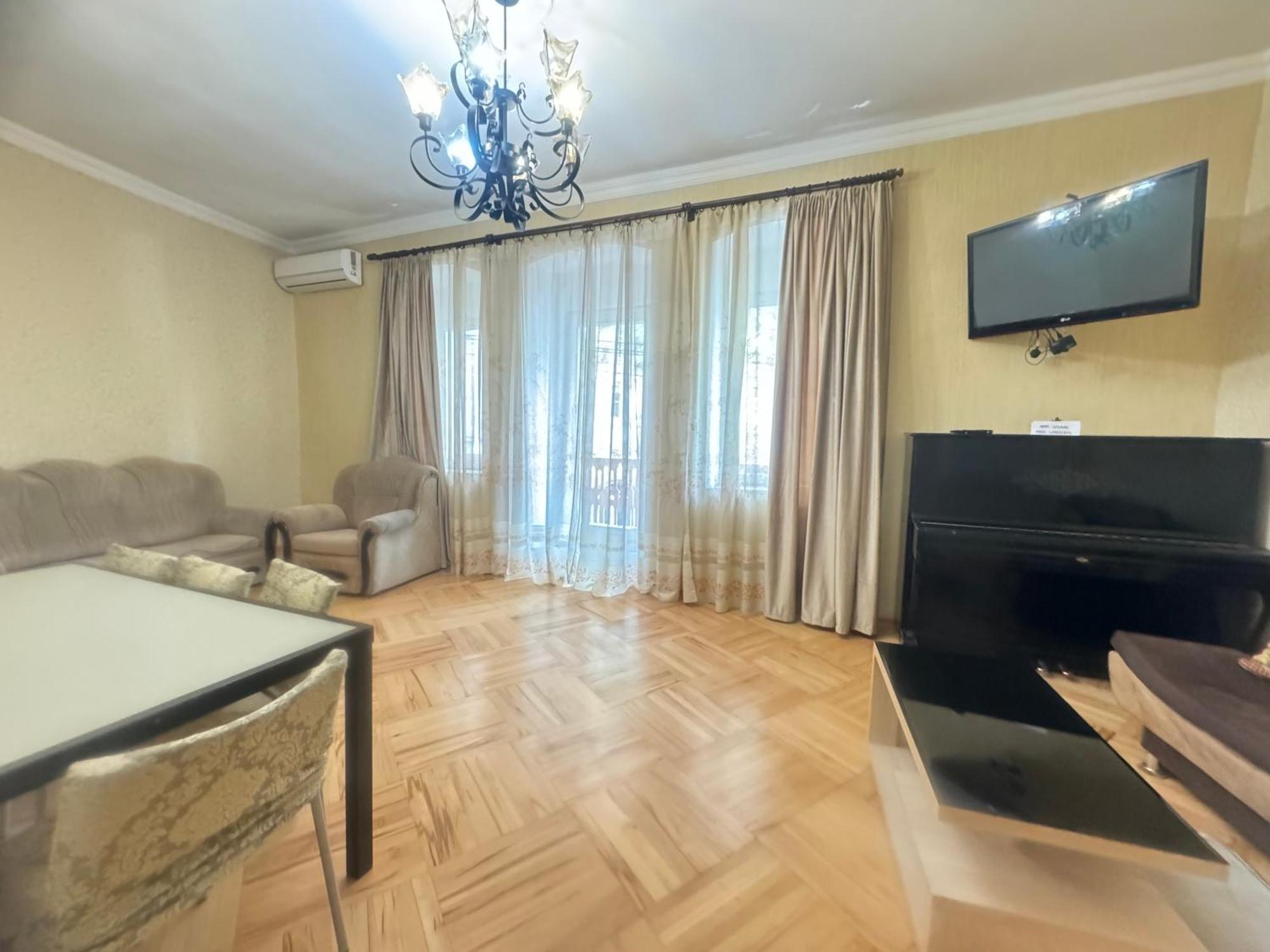 Giorgi Apartment Tbilisi Buitenkant foto
