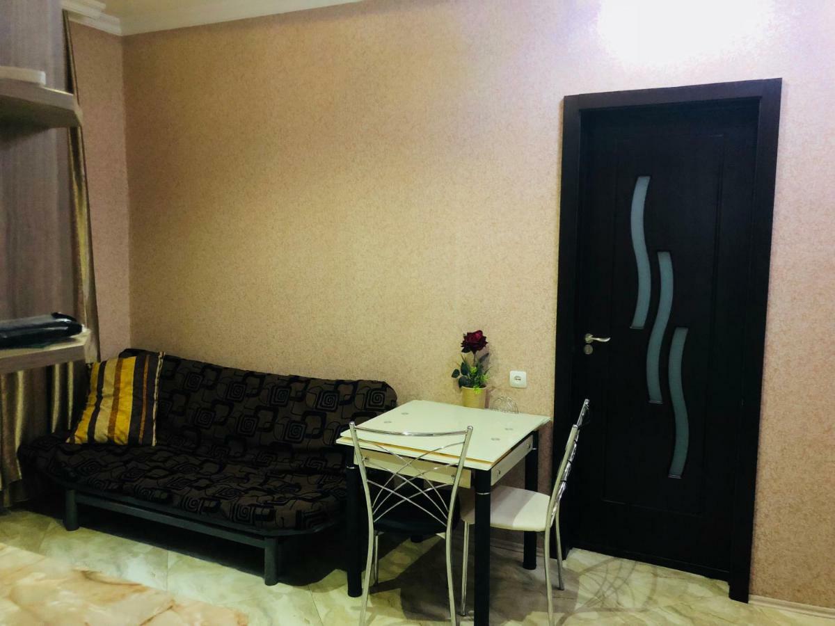 Giorgi Apartment Tbilisi Buitenkant foto