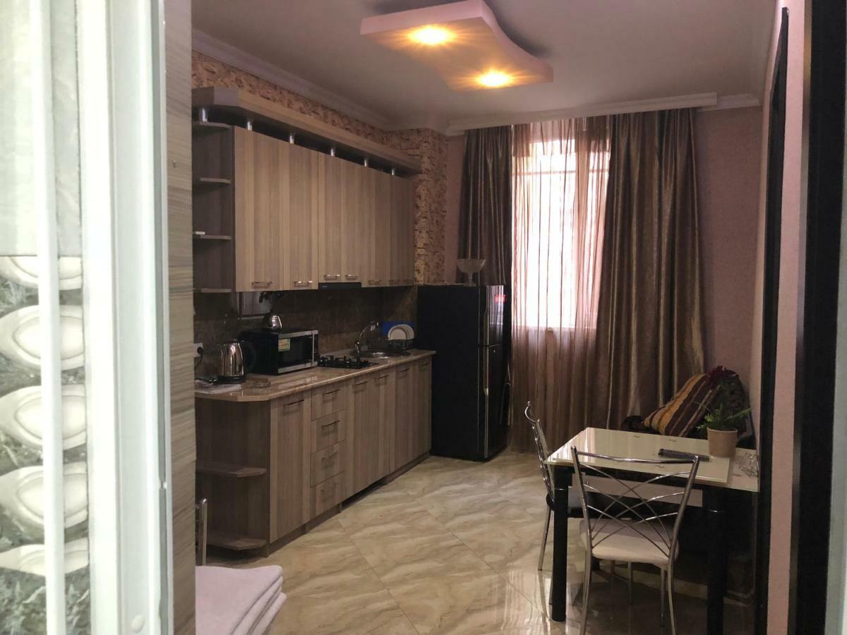 Giorgi Apartment Tbilisi Buitenkant foto