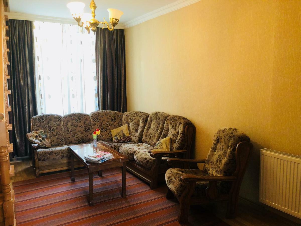 Giorgi Apartment Tbilisi Buitenkant foto