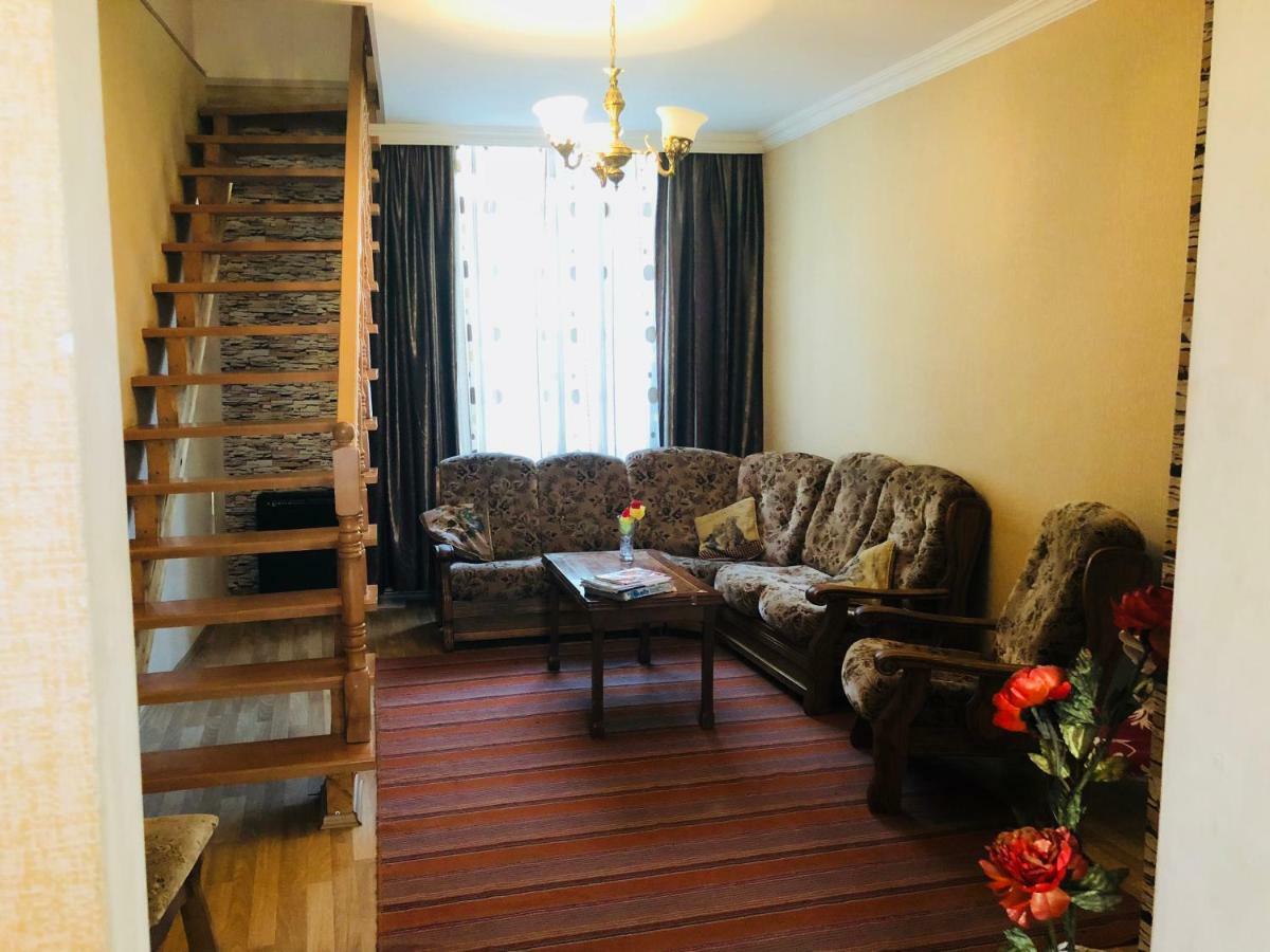 Giorgi Apartment Tbilisi Buitenkant foto