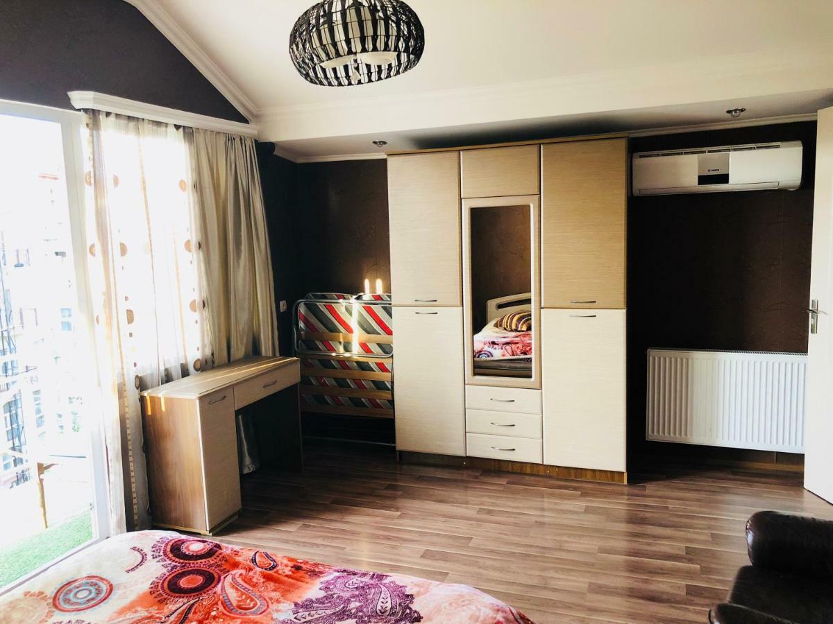 Giorgi Apartment Tbilisi Buitenkant foto